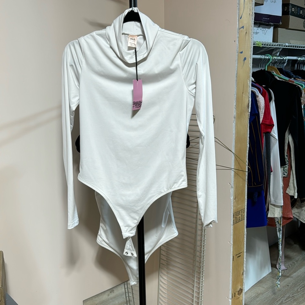 BNWT Smash+Tess XS Long Sleeve Bodysuit  White